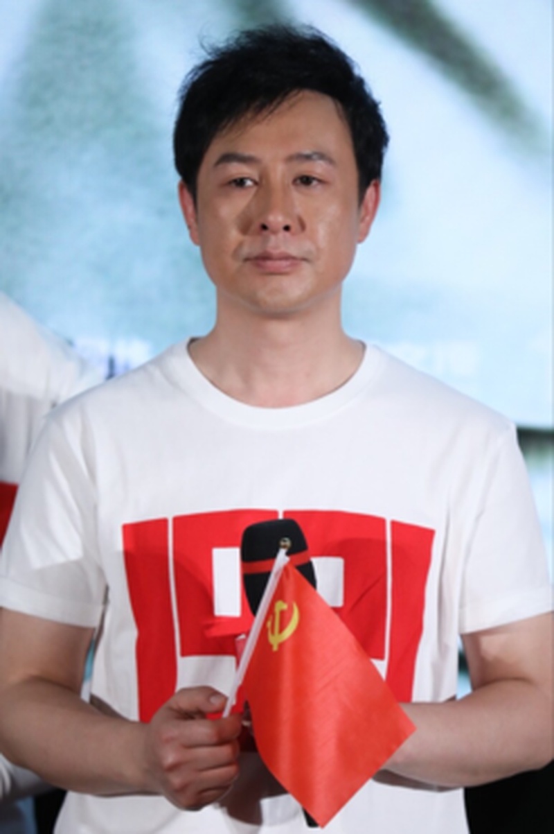 张颂文